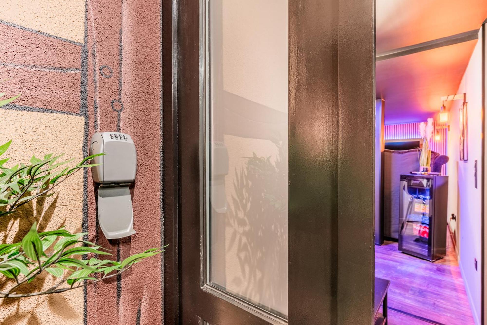 Love Room And Luxe Sous Les Colombages D'Alsace Drusenheim Exterior photo